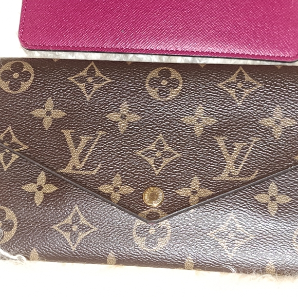 LV Wallet - Picture 4 of 16